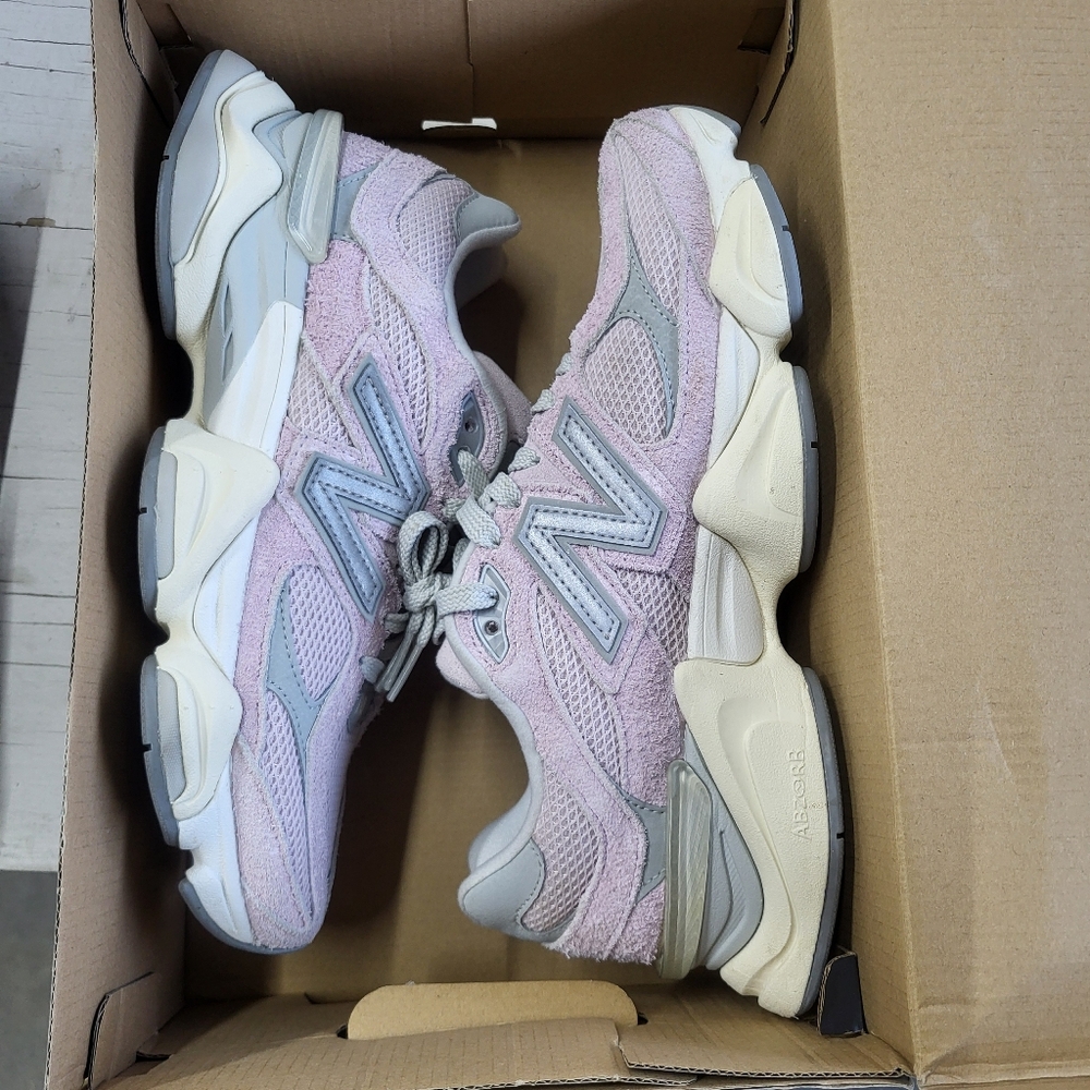 New Balance 8 Men 9.5 Women